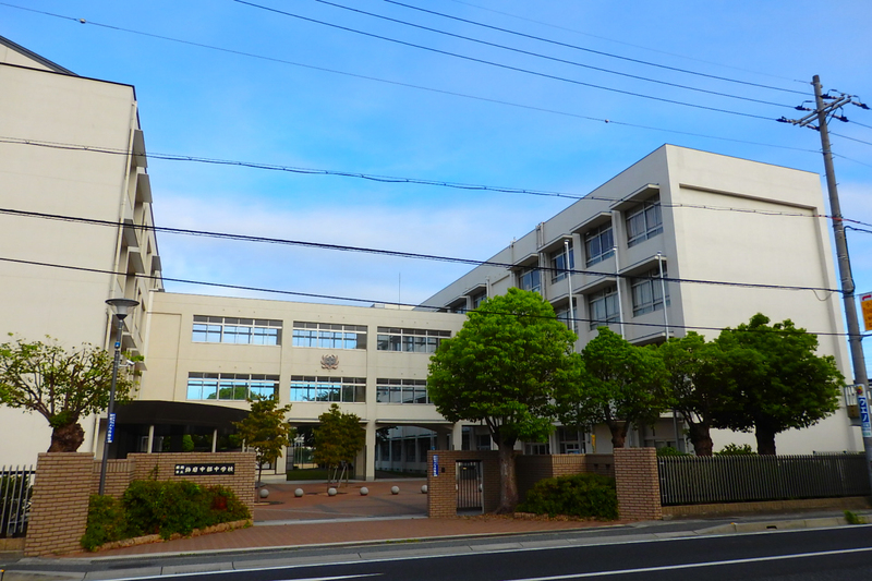 【サニーフラット構の中学校】