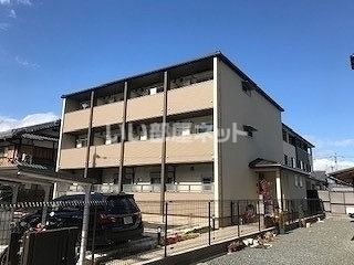 【長岡京市今里のアパートの建物外観】