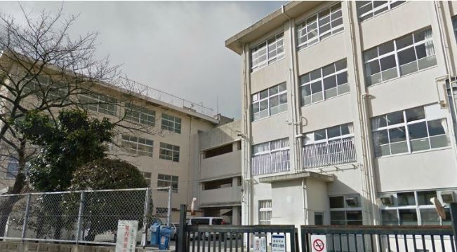 【福岡市早良区南庄のアパートの小学校】