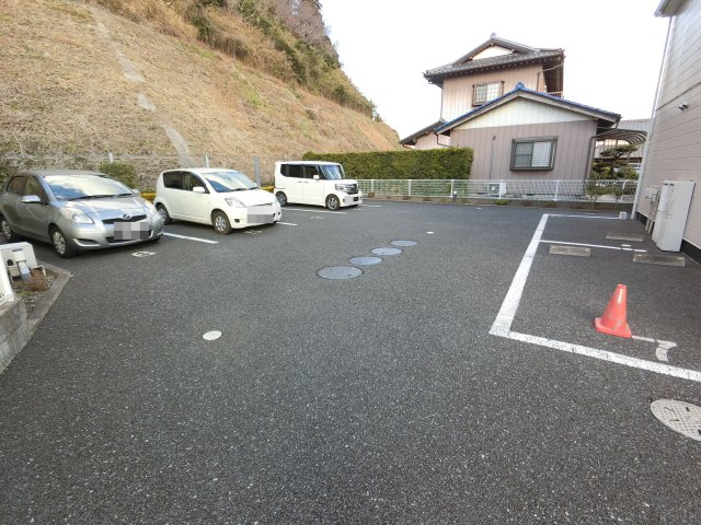 【成田市押畑のアパートの駐車場】