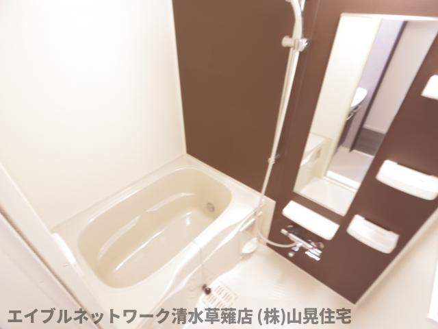 バス・シャワールーム　コンパクトで使いやすいお風呂です