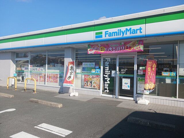 コンビニ　ファミリーマート（コンビニ）まで550m