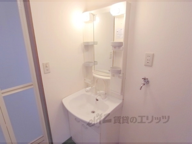 洗面設備　シャワーヘッドつき