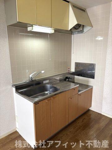 キッチン　吊戸棚付き