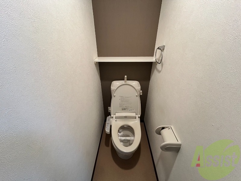 トイレ　トイレは温水洗浄便座でウォシュレット付きで快適です。