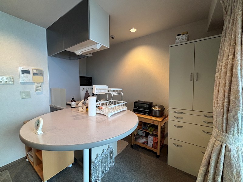 キッチン　キッチン家電もそろっており短期滞在にも十分な設備です。