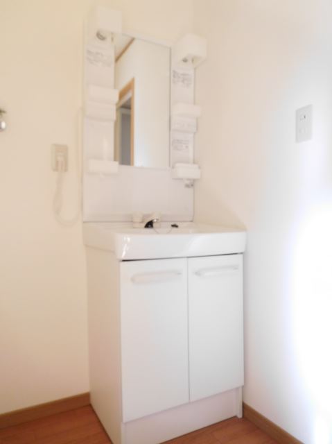 洗面設備　綺麗な独立洗面台があります