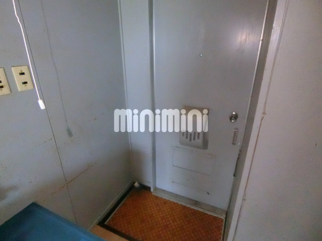 玄関　ポストがついております。