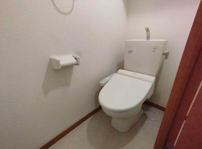 トイレ　温水洗浄便座です。