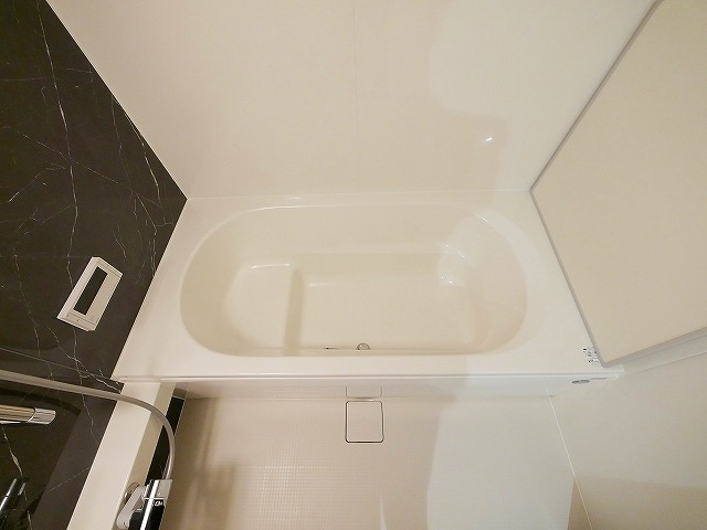 バス・シャワールーム　落ち着いた空間のお風呂です