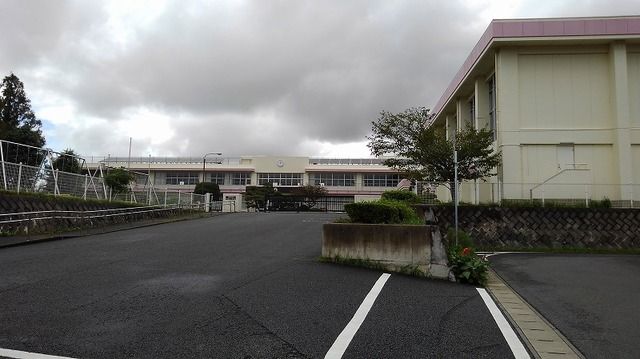 小学校　成田市立久住小学校（小学校）まで500m