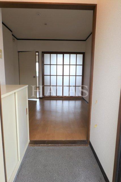 玄関　同物件別部屋です。