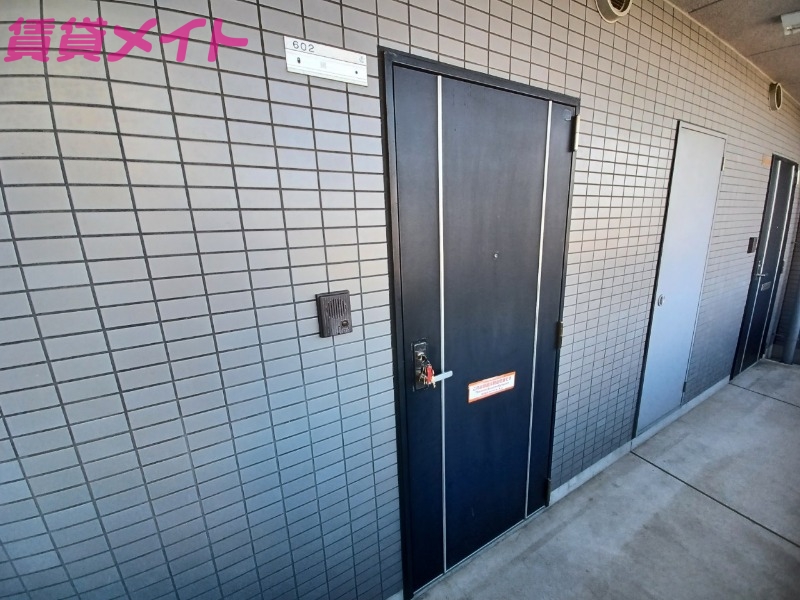 玄関　同タイプ部屋写真です。