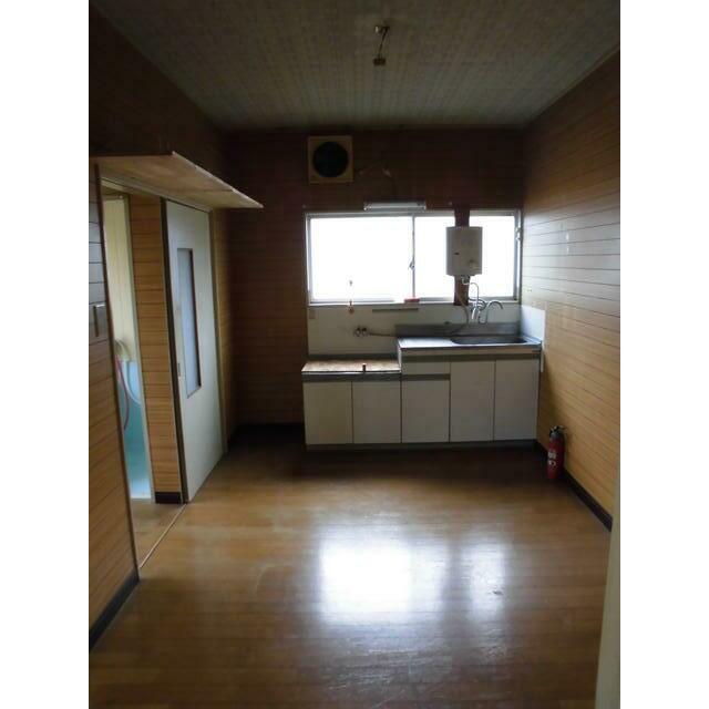 キッチン　半窓付のキッチン