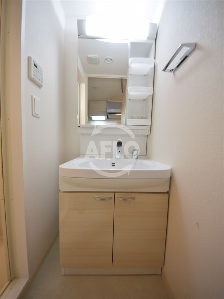 洗面設備　プライムアーバン御堂筋本町　洗面脱衣所