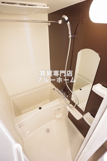 バス・シャワールーム　浴室乾燥機付きで雨の日の洗濯に困らない！