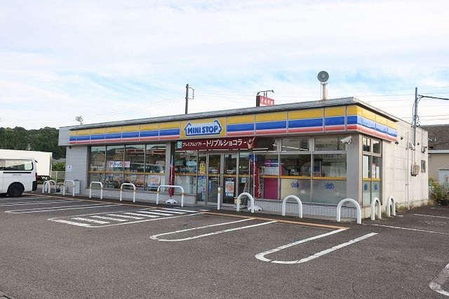 コンビニ　ミニストップ（コンビニ）まで1300m