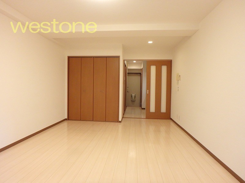 居室・リビング　広々した洋室