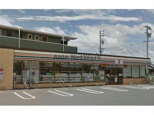 コンビニ　セブンイレブン安城小堤町店（コンビニ）まで702m