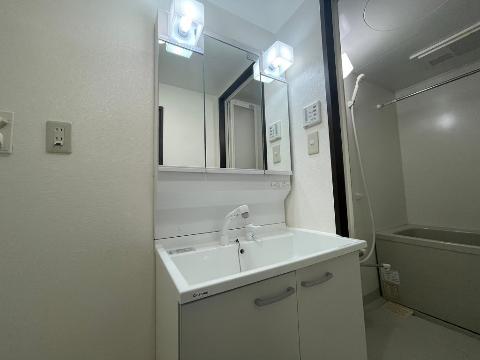 洗面設備　洗髪洗面化粧台