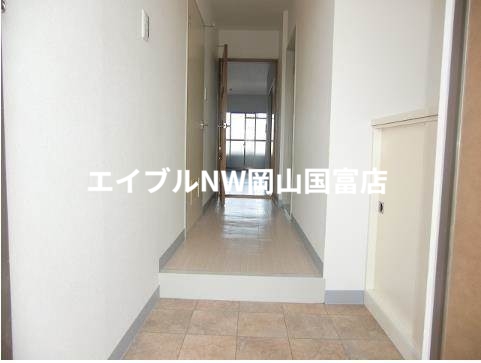 玄関　またまた日当たり良好