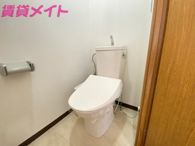 トイレ　同物件別部屋の写真です