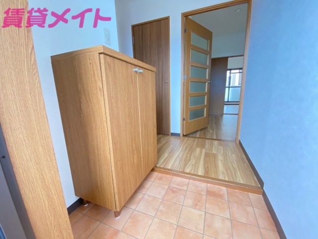 玄関　同物件別部屋の写真です