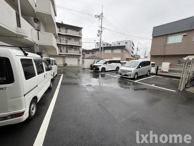駐車場　車をお持ちの方に嬉しい駐車場付きの物件です