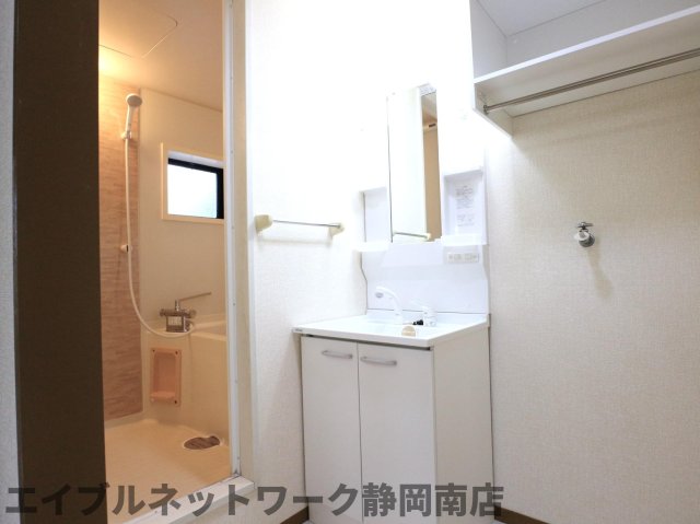 洗面設備　使いやすい洗面所です