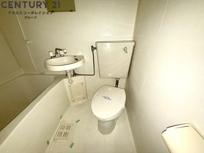 トイレ　浴室内にトイレがあります
