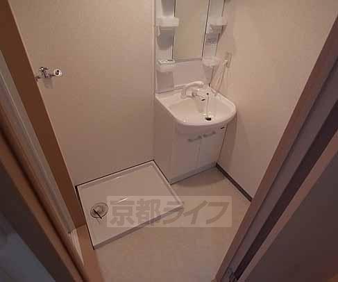 洗面設備　独立洗面台付いてます