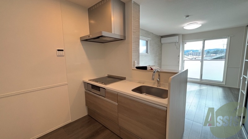 キッチン　キッチンはＩＨなのでお手入れがしやすそうですね。