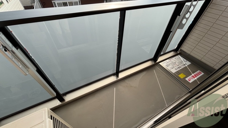 バルコニー　バルコニーは洗濯物を干すのに十分な広さがありますね。