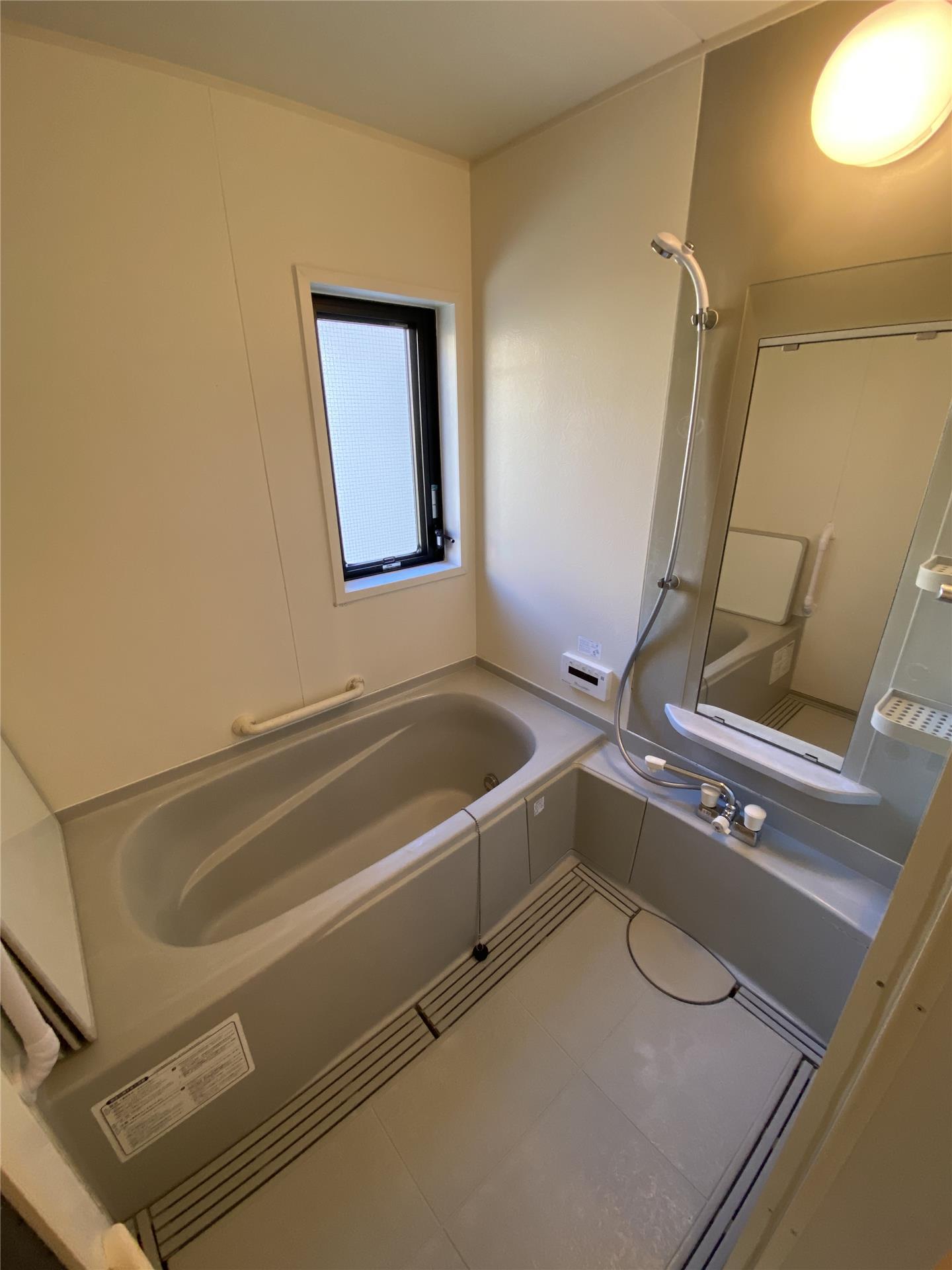 バス・シャワールーム　浴室（窓有り）