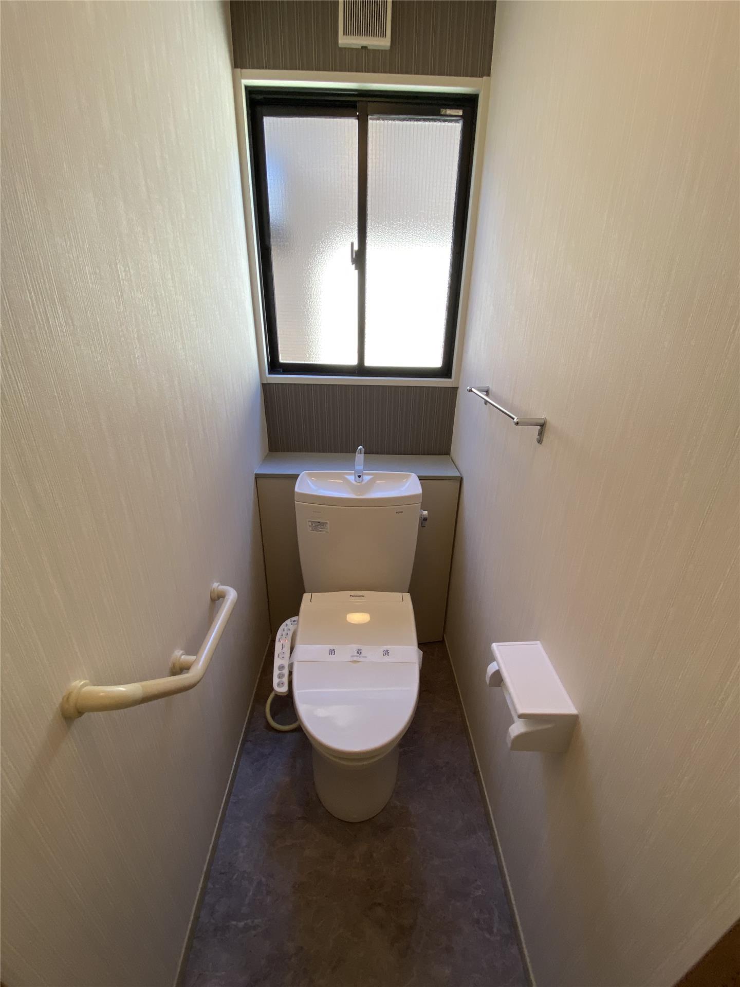トイレ　トイレ（ウォシュレット、窓有り）