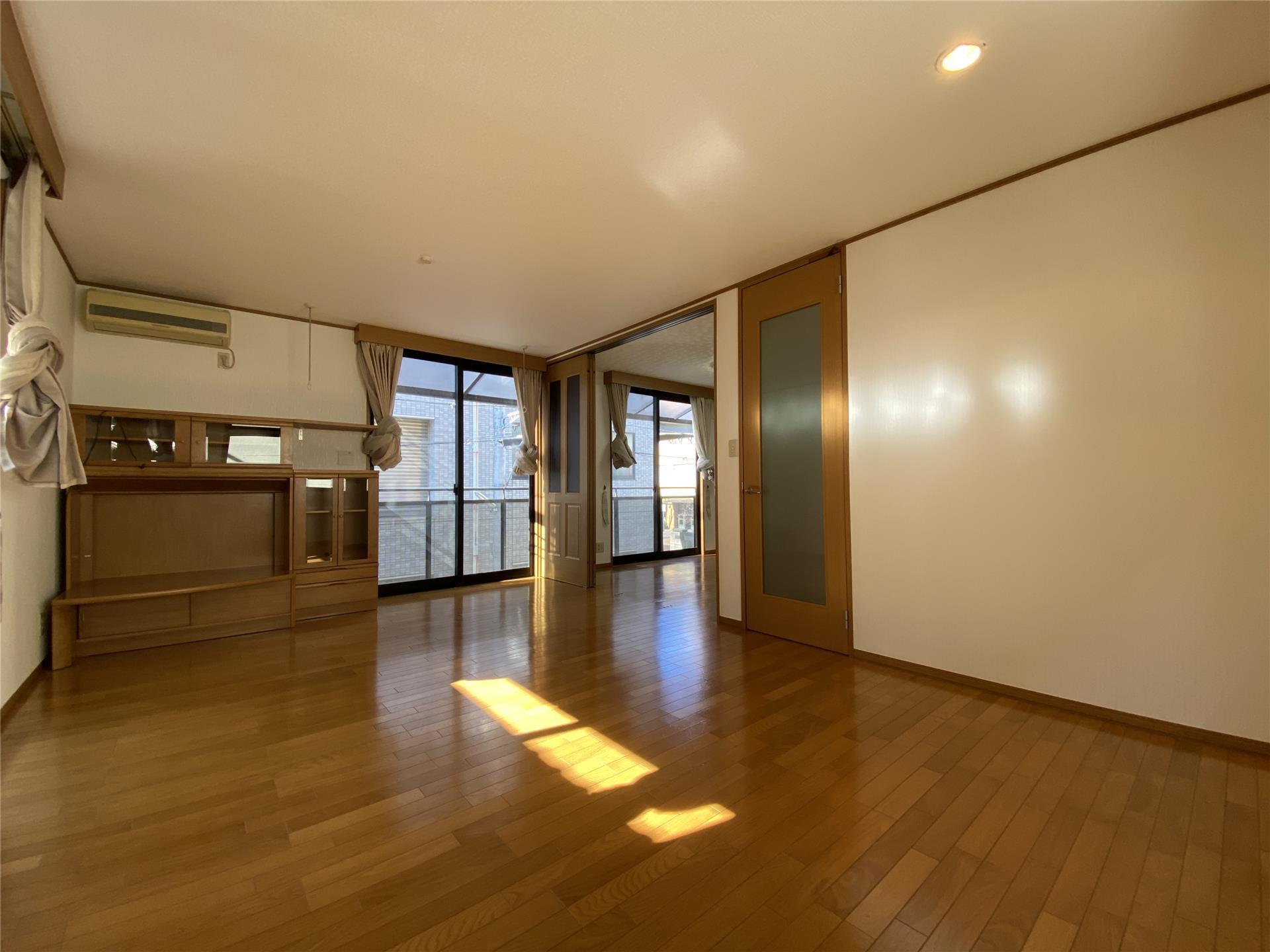 居室・リビング　リビング（広々12.2帖、その他6.5帖ダイニング）