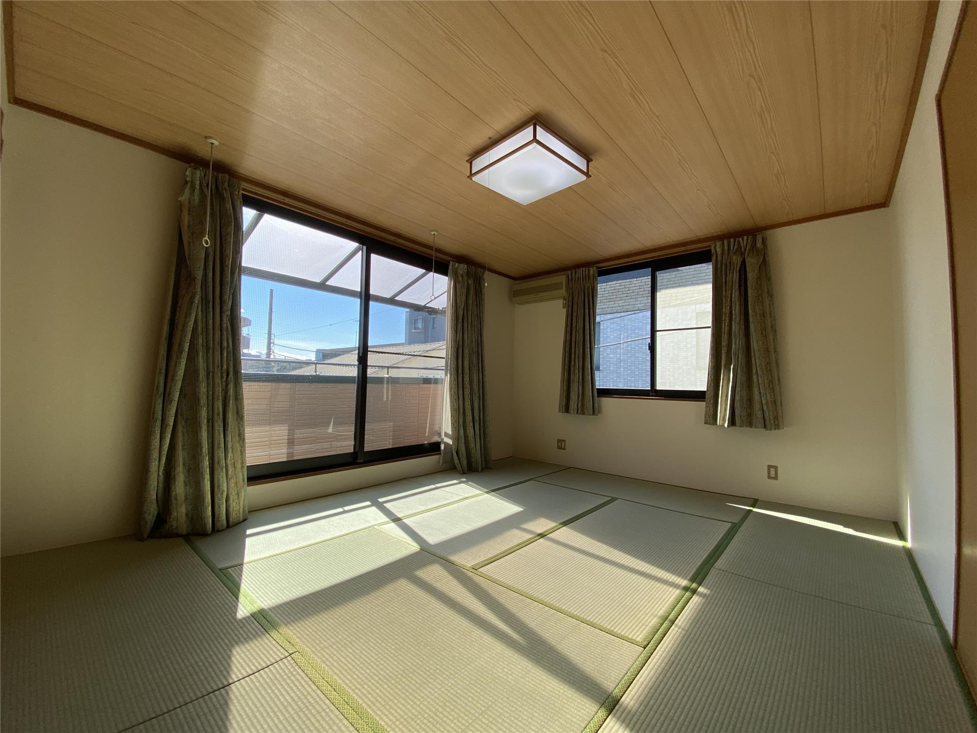 居室・リビング　和室（角部屋、広々10帖）