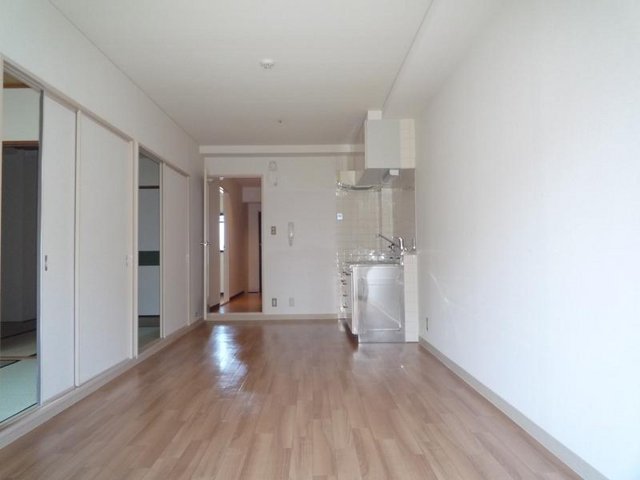 居室・リビング　日当たりのいいリビングです。