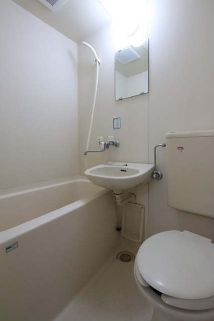 バス・シャワールーム　♪お手入れ楽々ユニットバス（リホーム前の写真です）