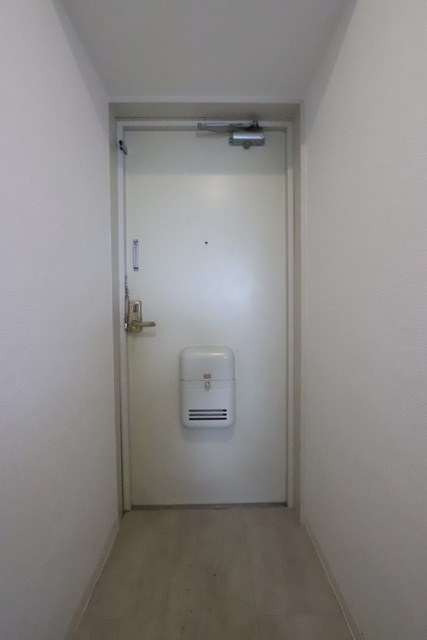 玄関　♪玄関スペース（リホーム前の写真です）