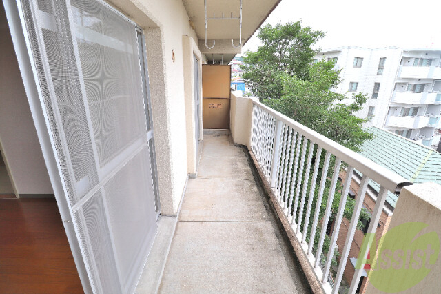 バルコニー　広々バルコニー