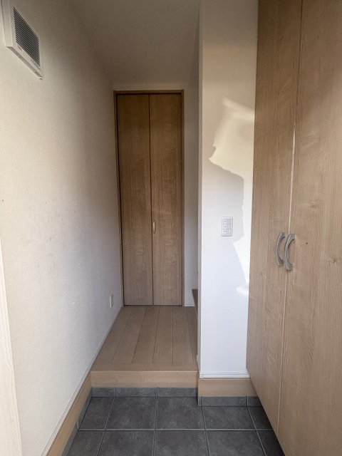 玄関　玄関前収納スペースあり