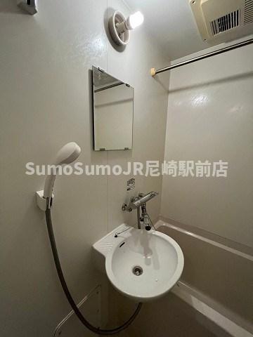 洗面設備　脱衣スペースもあります