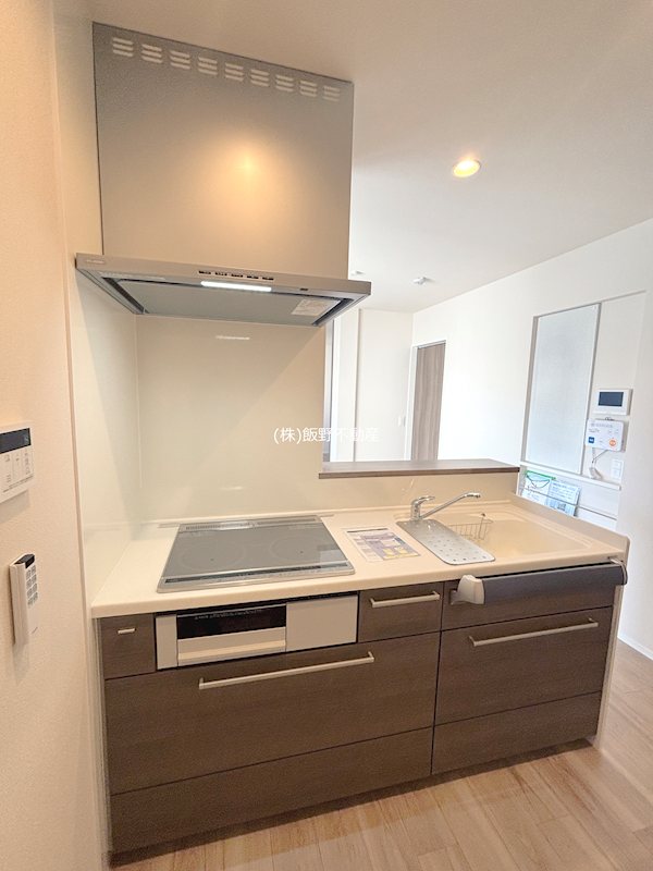 キッチン　火を使わないIHクッキングヒーターを採用。お掃除が簡単で清潔