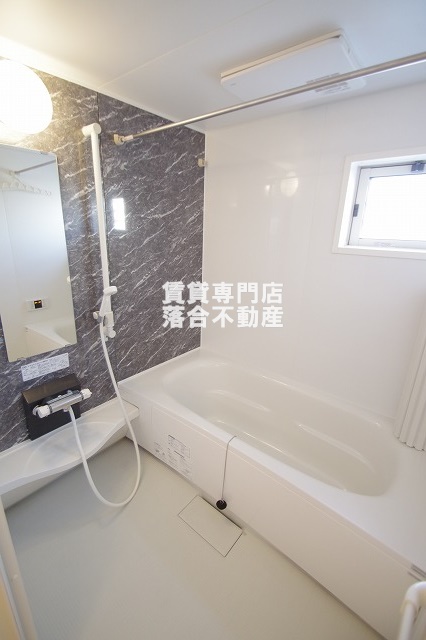 バス・シャワールーム　追い炊き機能、浴室乾燥機付き