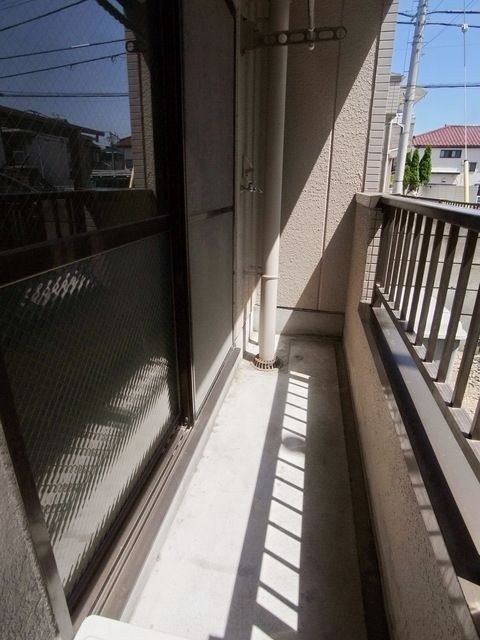 バルコニー　♪幅も柵の高さもしっかりしたバルコニー♪
