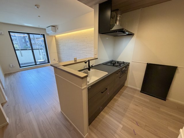 キッチン　★ガス3口グリル付きのシステムキッチン★