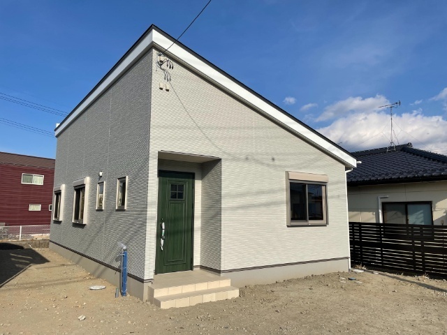 建物外観　建築中、未舗装