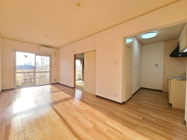 居室・リビング　★広々１３帖のリビング・ダイニング！日当たり良好です★