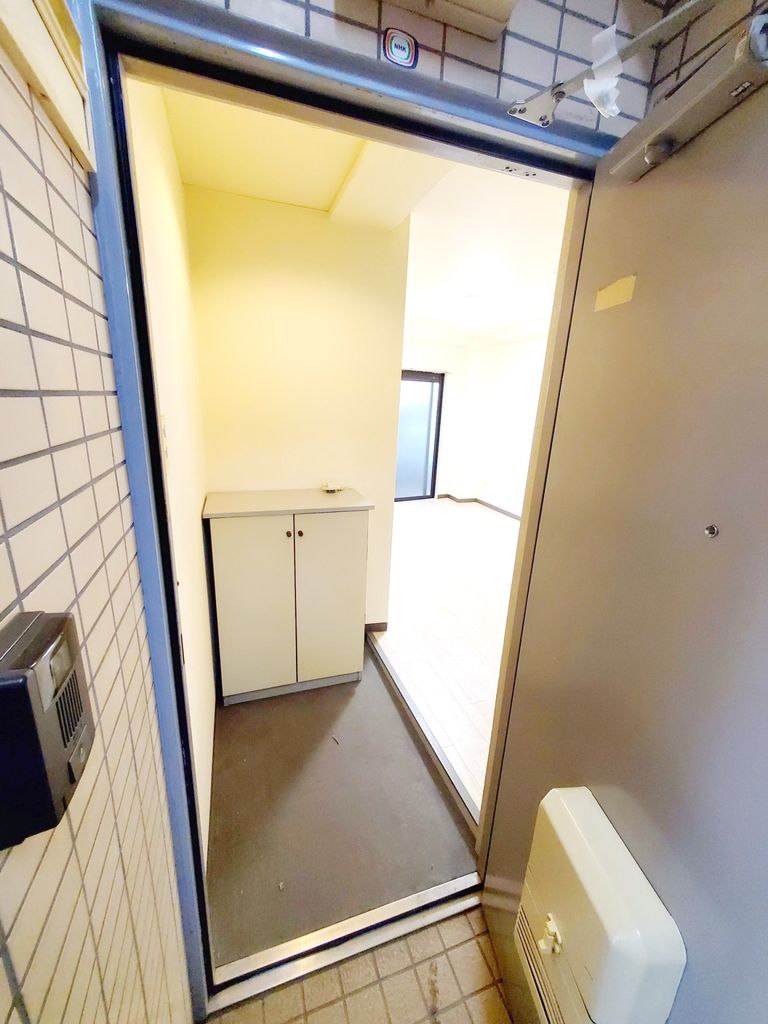 玄関　バルコニー